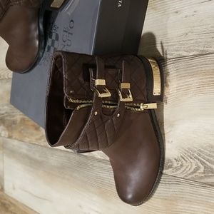 Ladies 8.5 Vince Camuto boot